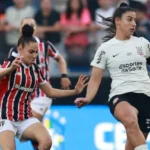 São Paulo vence o Corinthians, faz história e fica perto do título